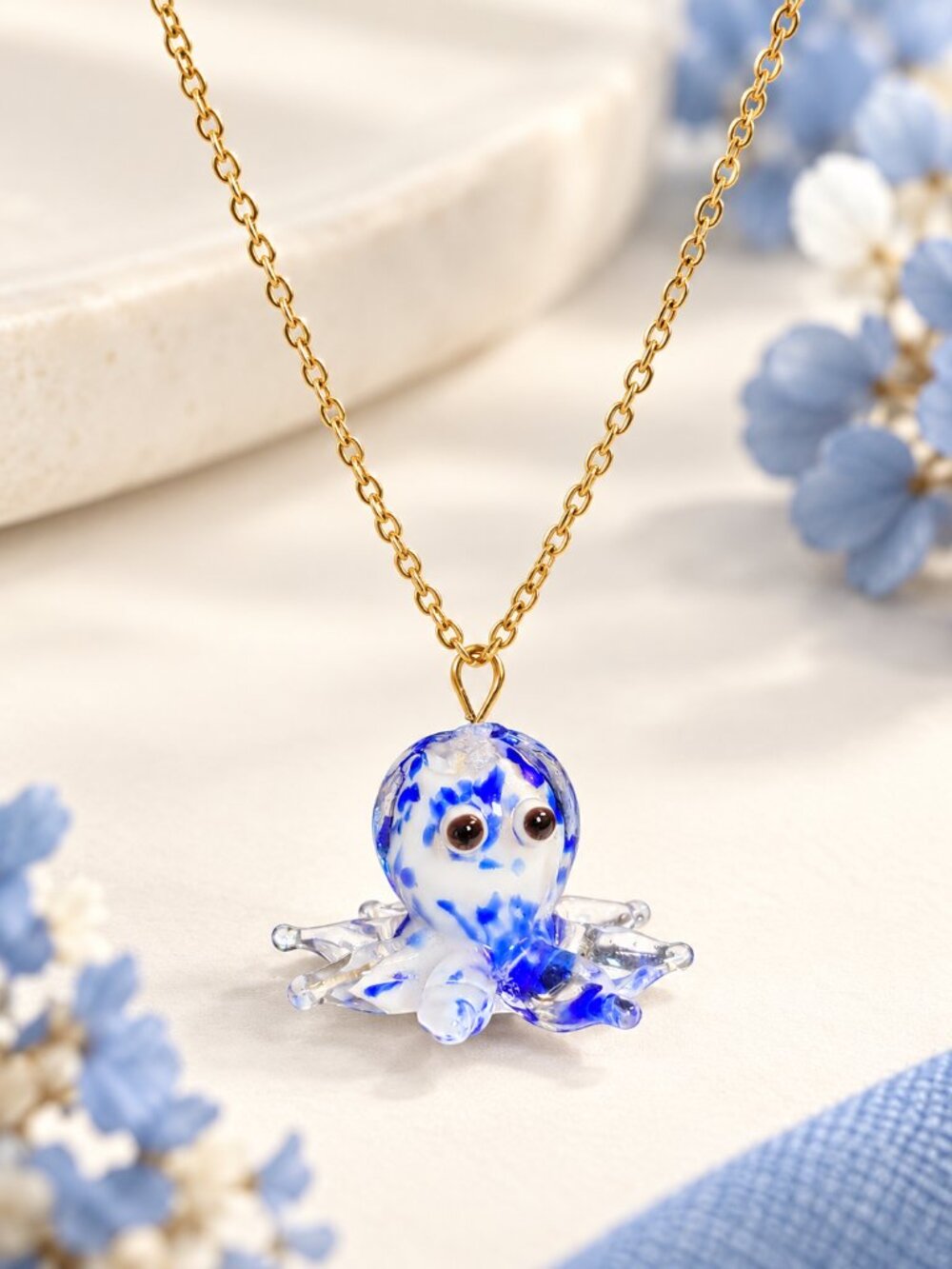 Oktopus Blue White Glass Octopus Pendant Necklace Gold Tone